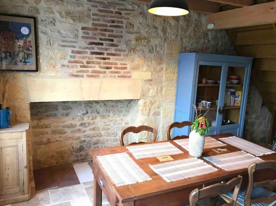 La Maison Du Puit Castels Esterno foto