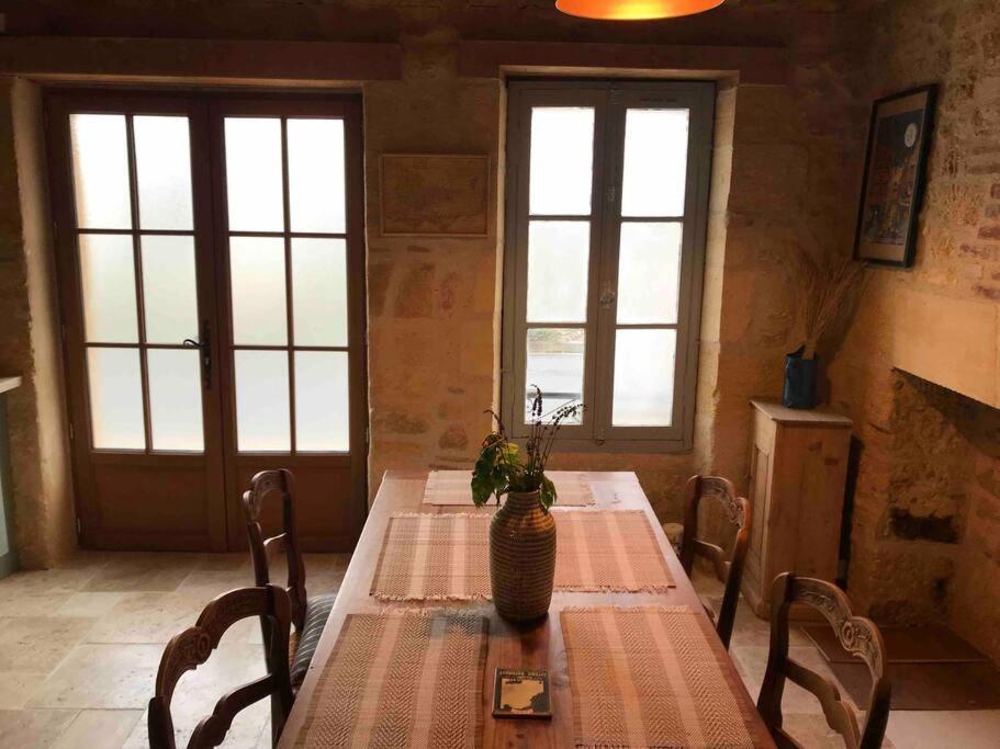 La Maison Du Puit Castels Esterno foto